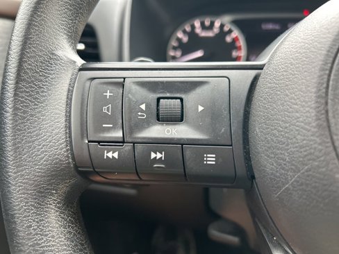 Used 2023 Nissan Rogue S image 19