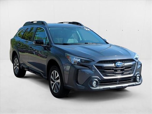 Used 2023 Subaru Outback Premium image 3