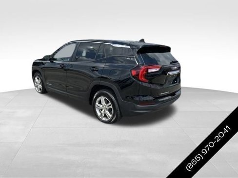 Used 2024 GMC Terrain SLE image 3