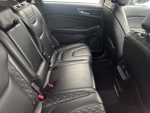 Used 2023 Ford Edge Titanium image 3