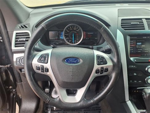 Used 2013 Ford Explorer XLT image 18