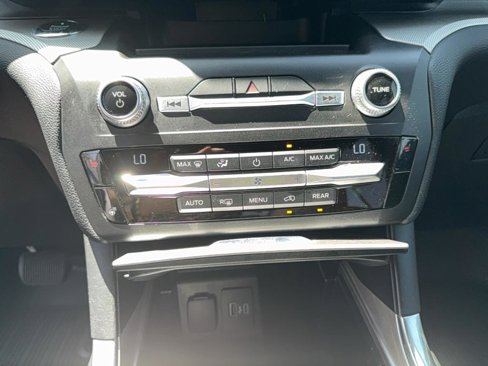 Used 2020 Ford Explorer XLT w/ Equipment Group 202A image 21