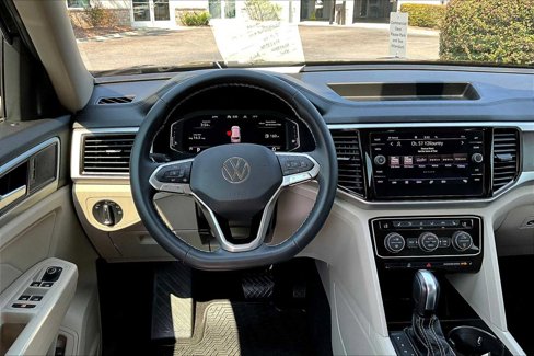 Used 2022 Volkswagen Atlas SE w/ Black Wheel Package image 5