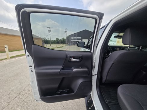 Used 2017 Toyota Tacoma SR5 image 6