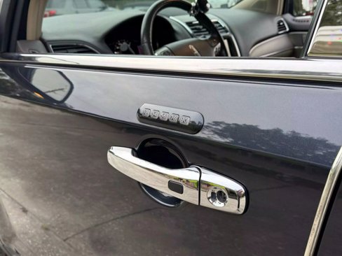 Used 2013 Lincoln MKX FWD image 17