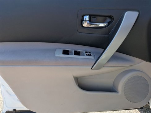 Used 2014 Nissan Rogue S image 15