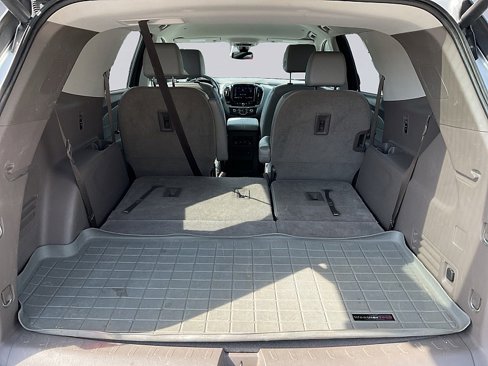 Used 2020 Chevrolet Traverse LT w/ LT Premium Package image 12