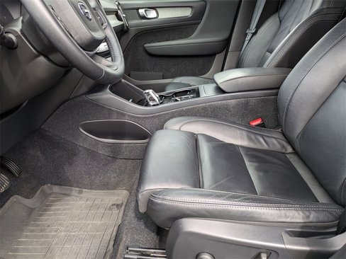 Used 2023 Volvo XC40 B5 Plus w/ Driver Assist Package image 8