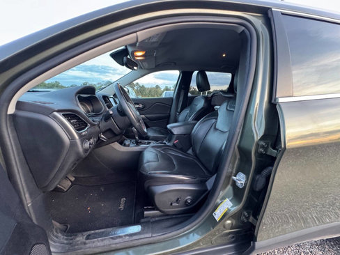 Used 2019 Jeep Cherokee Limited image 13