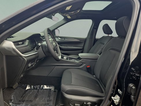 New 2025 Jeep Grand Cherokee Laredo image 16