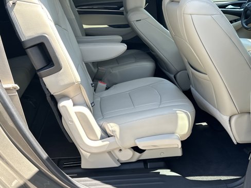 Used 2020 Buick Enclave Essence w/ LPO, Luxury Package image 15