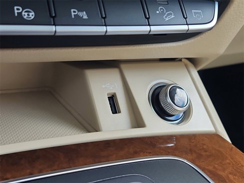 Used 2020 Audi Q5 e Prestige w/ Prestige Package image 20