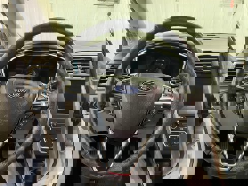 Used 2018 Ford Fusion SE w/ Fusion SE Technology Package image 16