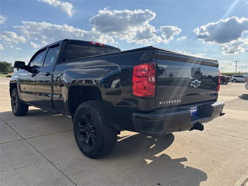 Used 2017 Chevrolet Silverado 1500 LT w/ Midnight Edition image 12