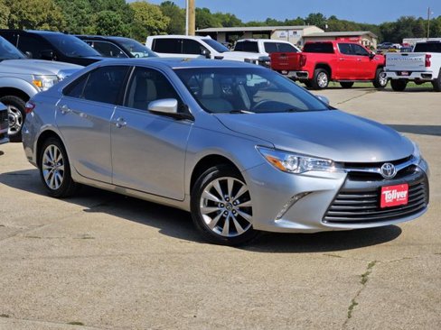 Used 2017 Toyota Camry XLE image 2