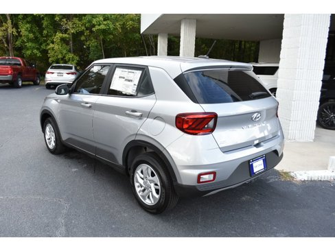 New 2025 Hyundai Venue SE image 3