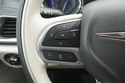 Used 2020 Chrysler Pacifica Limited w/ Tire & Wheel Group image 12