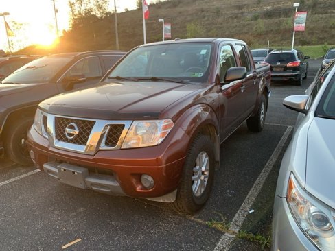 Used 2017 Nissan Frontier SV image 2