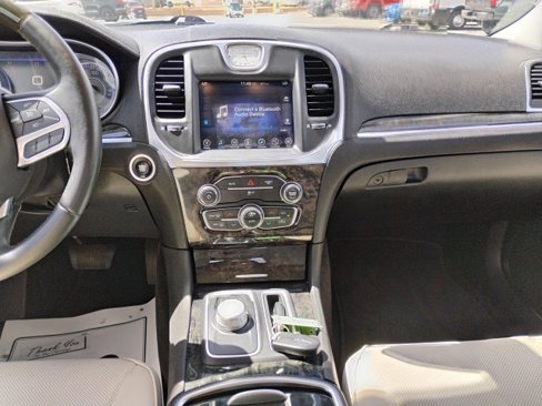 Used 2017 Chrysler 300 C image 14