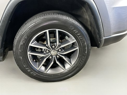 Used 2018 Jeep Grand Cherokee Limited image 11
