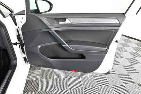 Certified 2019 Volkswagen e-Golf SEL Premium image 11