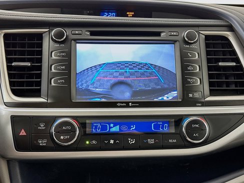 Used 2015 Toyota Highlander XLE image 16