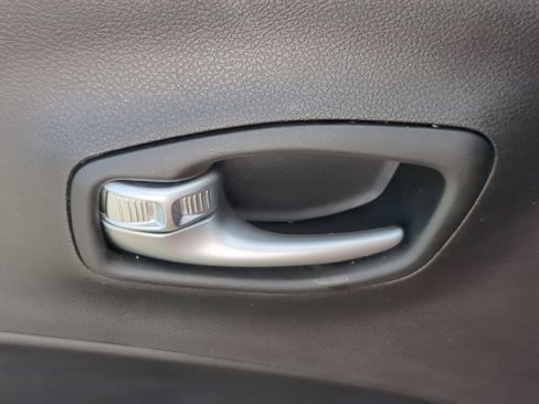 Used 2018 Jeep Compass Latitude w/ Popular Equipment Group image 31
