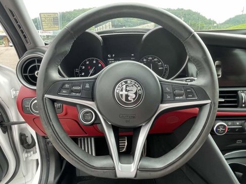 Used 2019 Alfa Romeo Giulia Ti w/ Quick Order Package 22X Lusso image 16