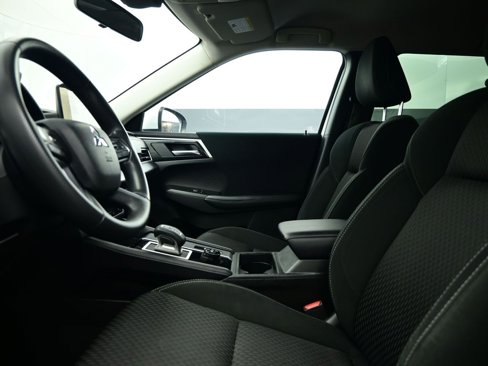 Used 2022 Mitsubishi Outlander ES image 13