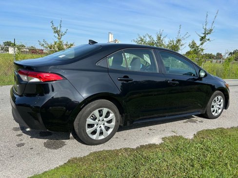Used 2023 Toyota Corolla LE image 4