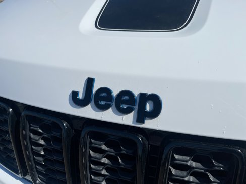 Used 2019 Jeep Grand Cherokee Laredo image 23