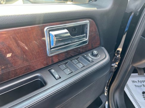 Used 2017 Lincoln Navigator Select image 30