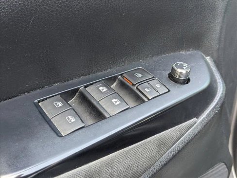 Used 2016 Toyota Highlander LE image 12