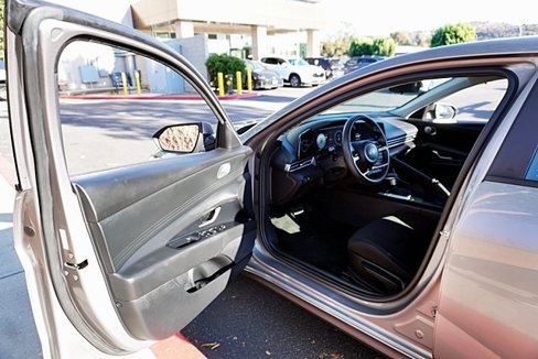 Certified 2024 Hyundai Elantra SEL image 36