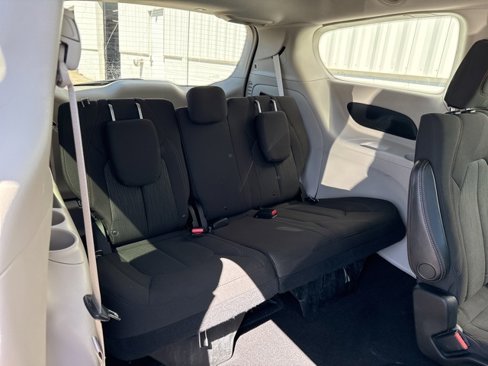 Used 2017 Chrysler Pacifica Touring image 34