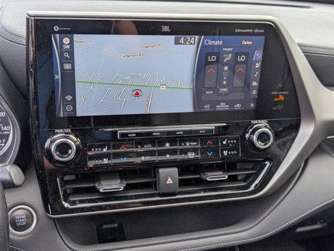 Used 2021 Toyota Highlander Limited image 29