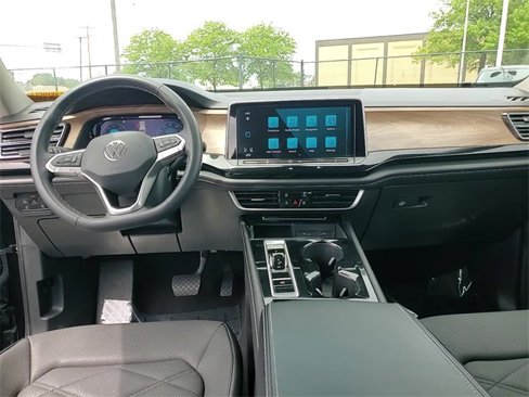 Used 2024 Volkswagen Atlas SE image 11