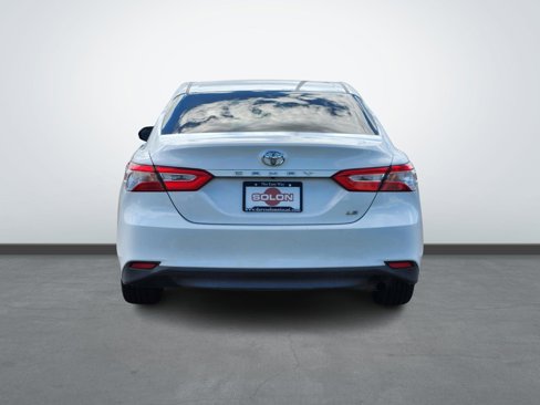 Used 2018 Toyota Camry LE image 4