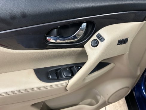 Used 2019 Nissan Rogue SV w/ Premium Package image 7
