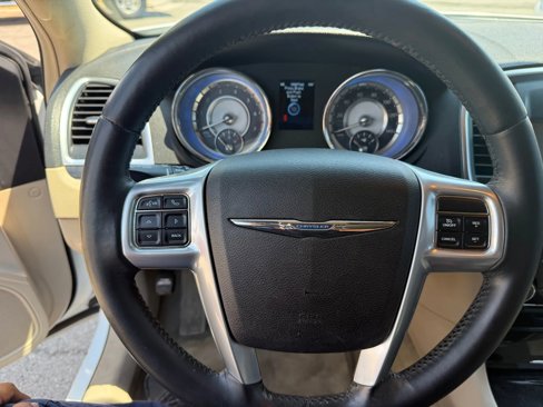 Used 2013 Chrysler 300 w/ Driver Convenience Group image 23