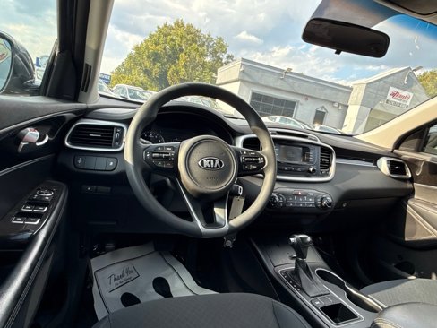 Used 2017 Kia Sorento LX image 38