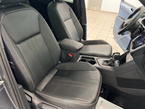 Used 2024 Volkswagen Tiguan SE R-Line image 23