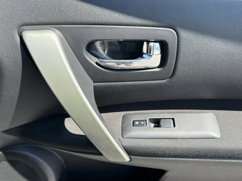 Used 2013 Nissan Rogue SV image 17
