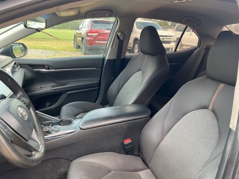 Used 2018 Toyota Camry L image 8