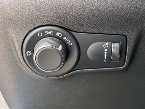 New 2025 Jeep Compass Sport image 13