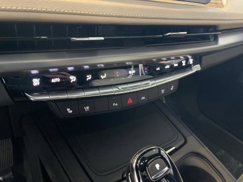 Used 2025 Cadillac XT4 Premium Luxury image 22