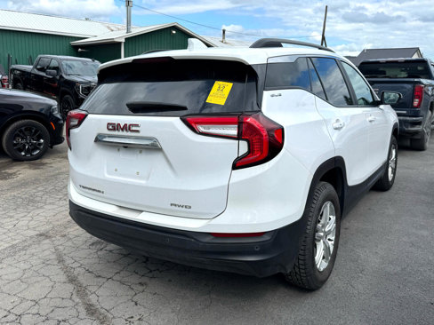 Used 2023 GMC Terrain SLE w/ Driver Convenience Package image 2