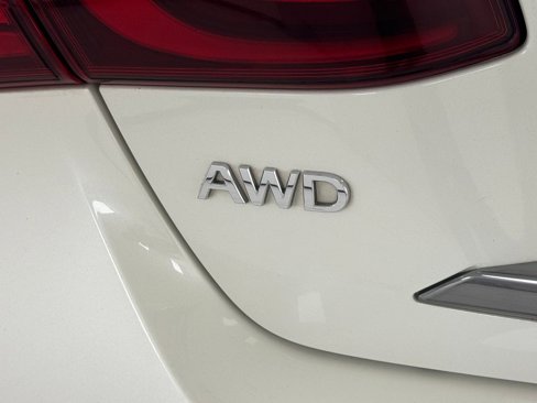 Used 2019 INFINITI Q70 Luxe image 40