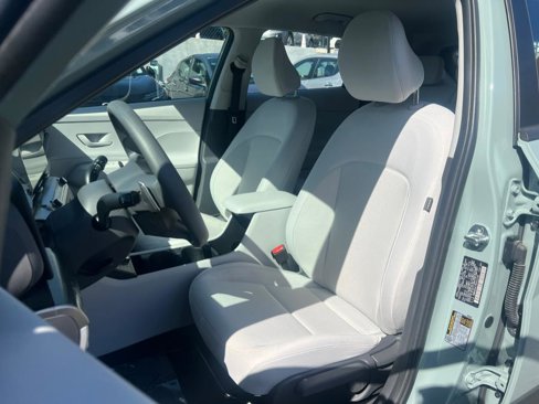 Used 2024 Hyundai Kona SE image 18