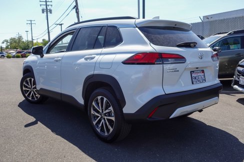 Used 2023 Toyota Corolla Cross XLE image 7